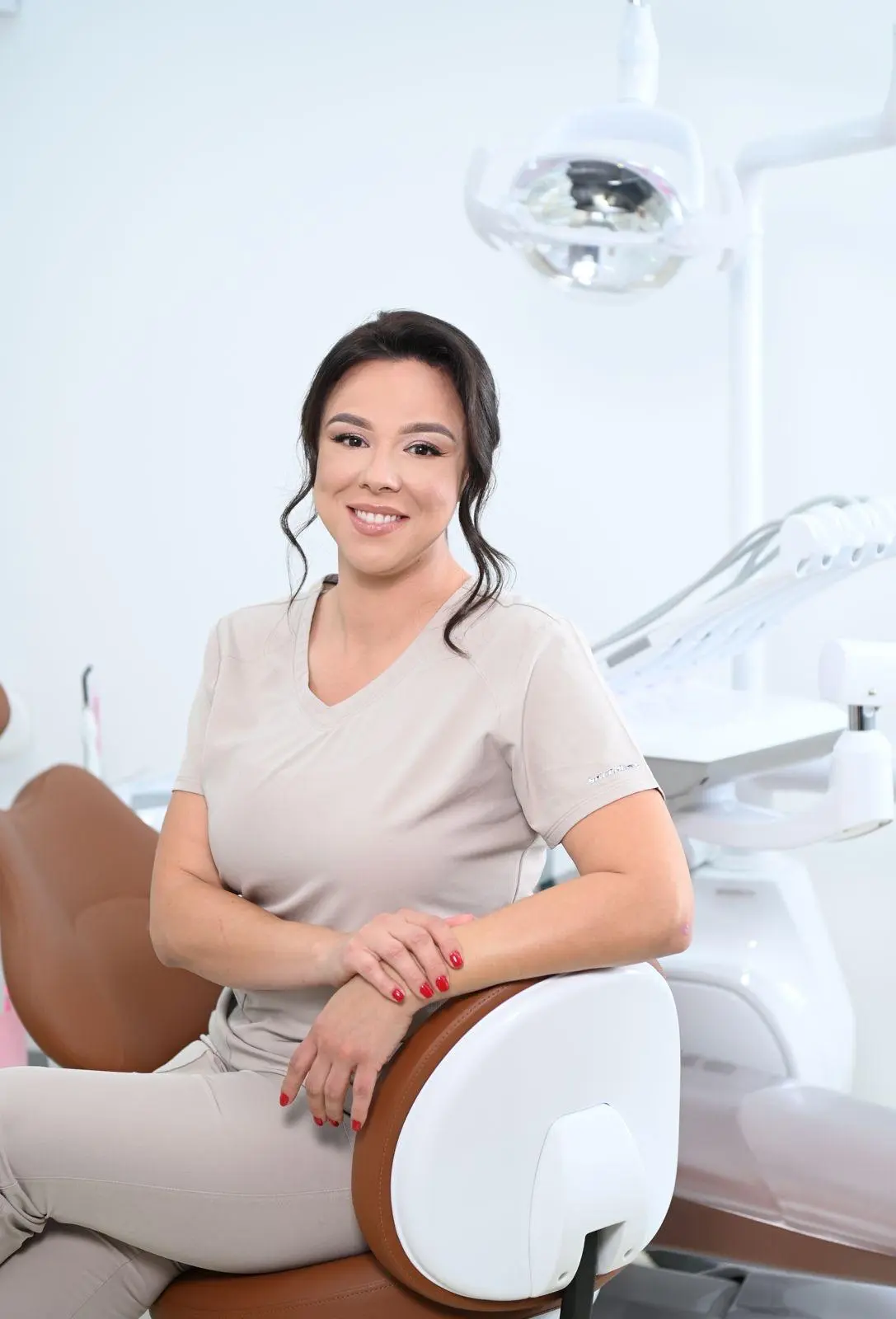 Dr. Sînziana Constantinescu în cabinetul Sherman Dent