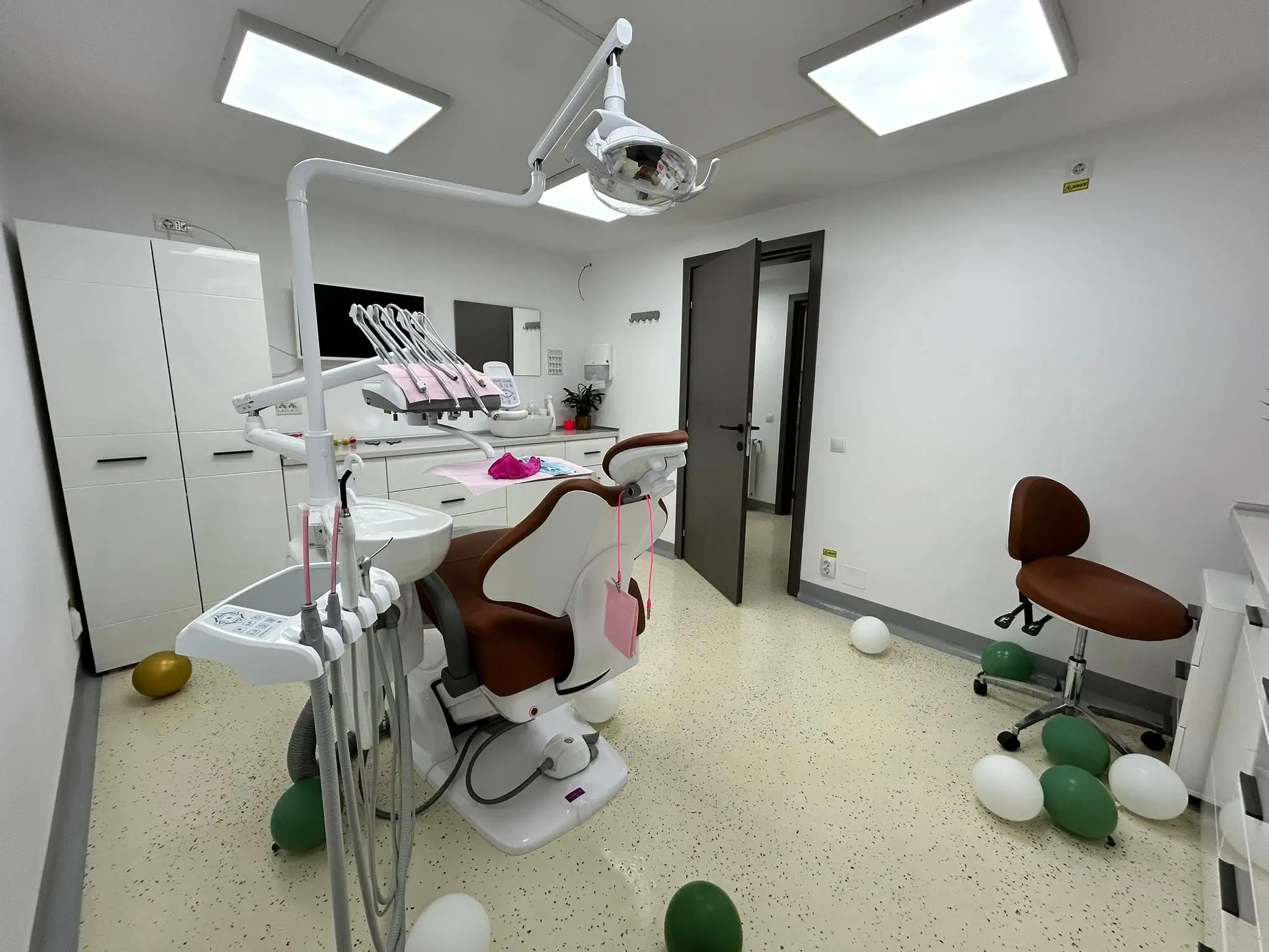 Cabinet stomatologic Sherman Dent — unitate dentară modernă
